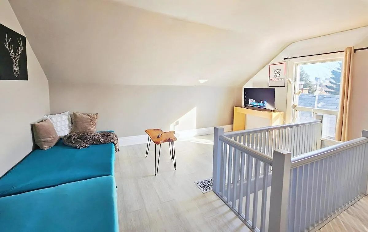 Downtown Toronto 3 Bedrooms - 1 Free Parking