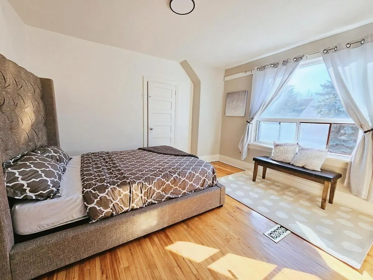 Downtown Toronto 3 Bedrooms - 1 Free Parking contacts